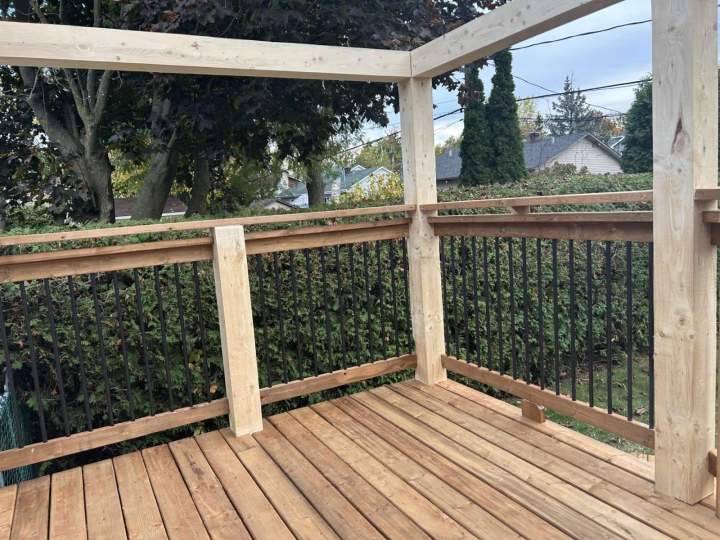 Planchers et barreaux patio en construction Bellechasse Regional County Municipality